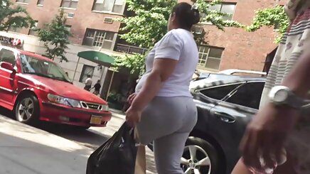 Con điếm tóc vàng với một ngón tay và một dương vật, phim sexy tay và thổi một nấu