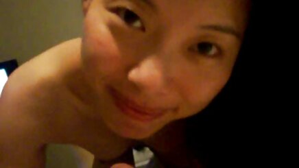 Vú thủ dâm sexy cô gái tóc vàng