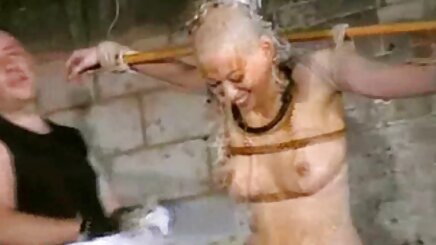 Gái phim sexy mới tóc vàng khó khăn ở sân sau