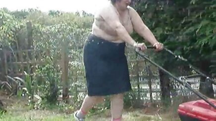 Nóng Eleanor, bà già phim sexy ngoc trinh và cô gái dễ thương